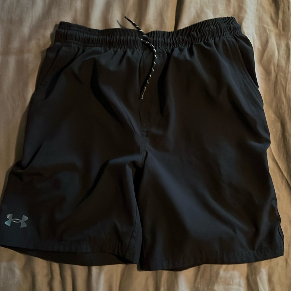 Boys XL UNDER Armour shorts. Like new